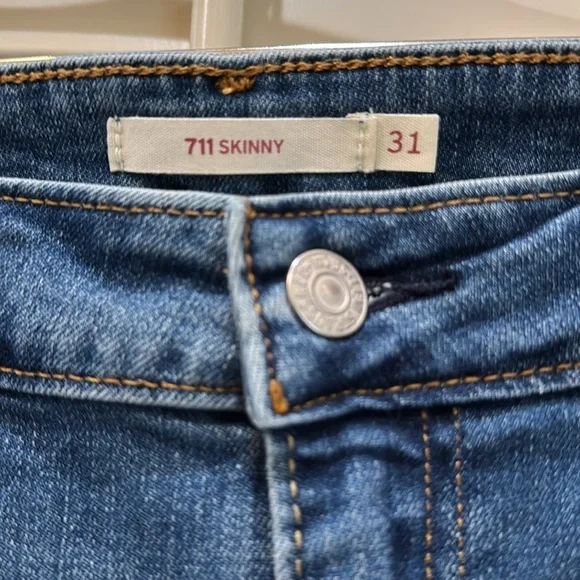 Levi’s 711 Skinny High Rise 31 x 30 - Picture 4 of 7
